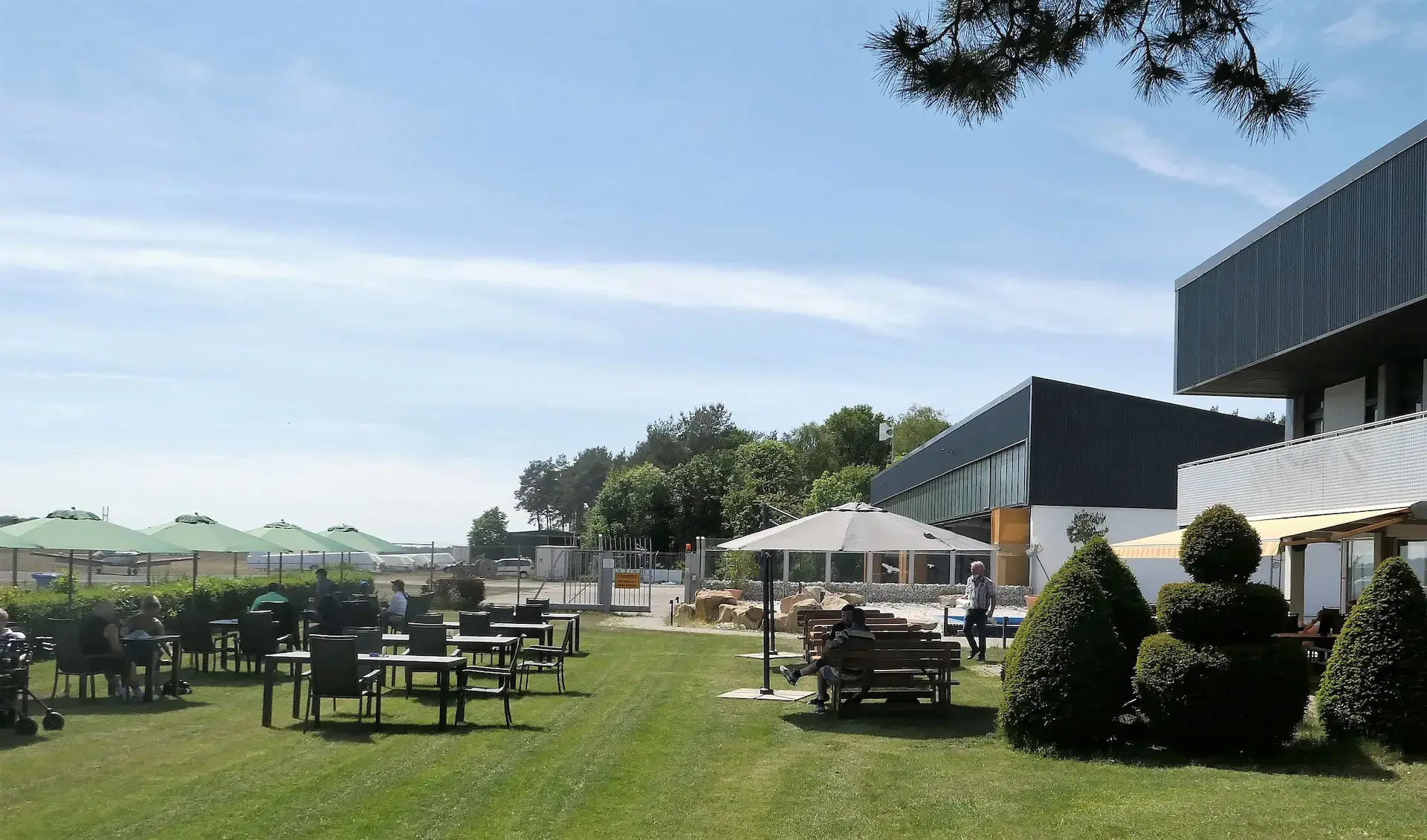 Sportflugzentrum am FMO mit Vereinsmitgliedern